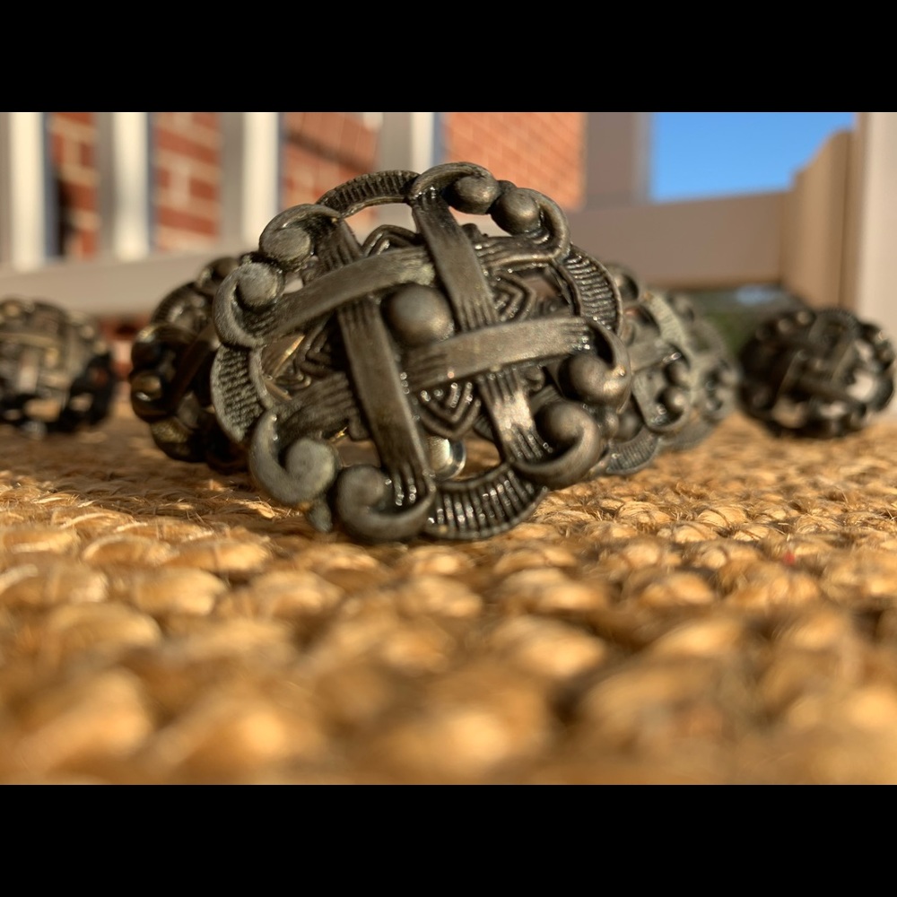 12 cabinet door knobs - Picture 2 of 3